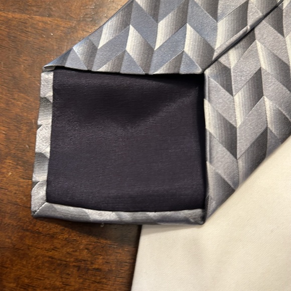(024) beautiful silver, and gray tie with geometrical pattern by Zylos - Picture 5 of 7